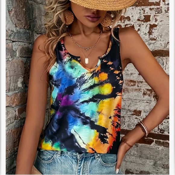 🙋♀️2/$24 or 3/$30🙋🏼♀️Women’s Various Color Tie Dye Notched Neck Tank Top - Picture 2 of 9